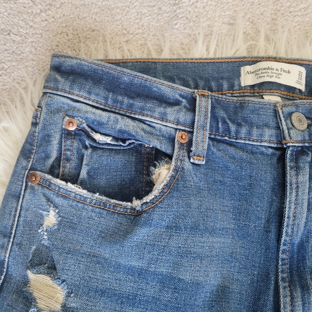 A&F Curve Love Ultra High Rise Straight Jeans - Picture 5 of 10